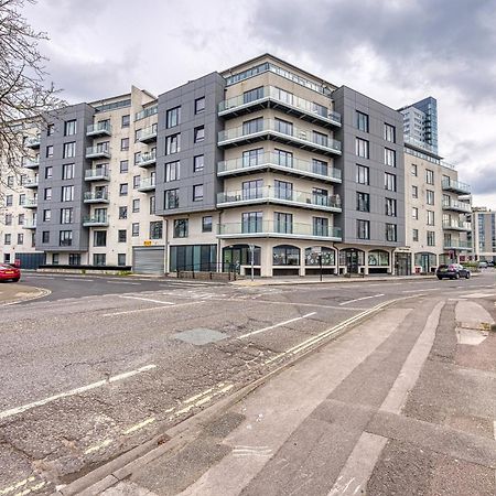 Ocean Village 1-Bedroom Luxurious, Stylish & Cosy Apartment, Central Location In Southampton, Sleeps 4 - Summer Special Offer! - By Blue Puffin Stays Bagian luar foto
