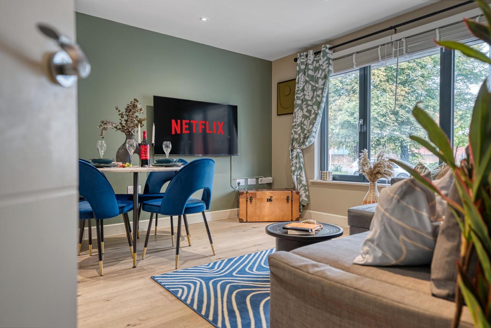 Ocean Village 1-Bedroom Luxurious, Stylish & Cosy Apartment, Central Location In Southampton, Sleeps 4 - Summer Special Offer! - By Blue Puffin Stays Bagian luar foto