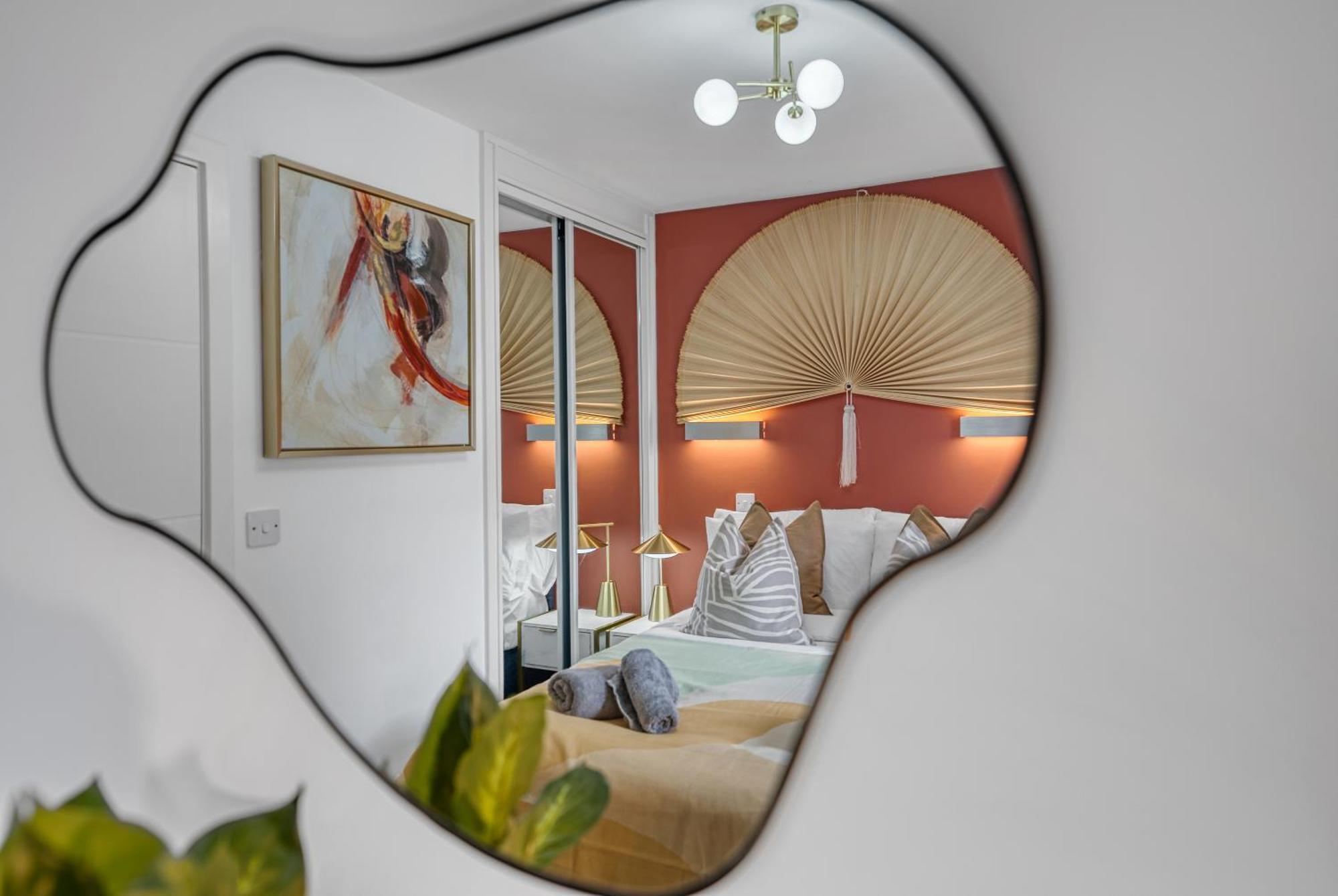 Ocean Village 1-Bedroom Luxurious, Stylish & Cosy Apartment, Central Location In Southampton, Sleeps 4 - Summer Special Offer! - By Blue Puffin Stays Bagian luar foto