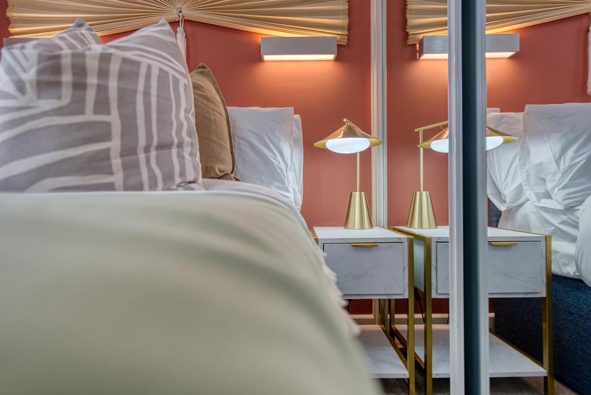 Ocean Village 1-Bedroom Luxurious, Stylish & Cosy Apartment, Central Location In Southampton, Sleeps 4 - Summer Special Offer! - By Blue Puffin Stays Bagian luar foto