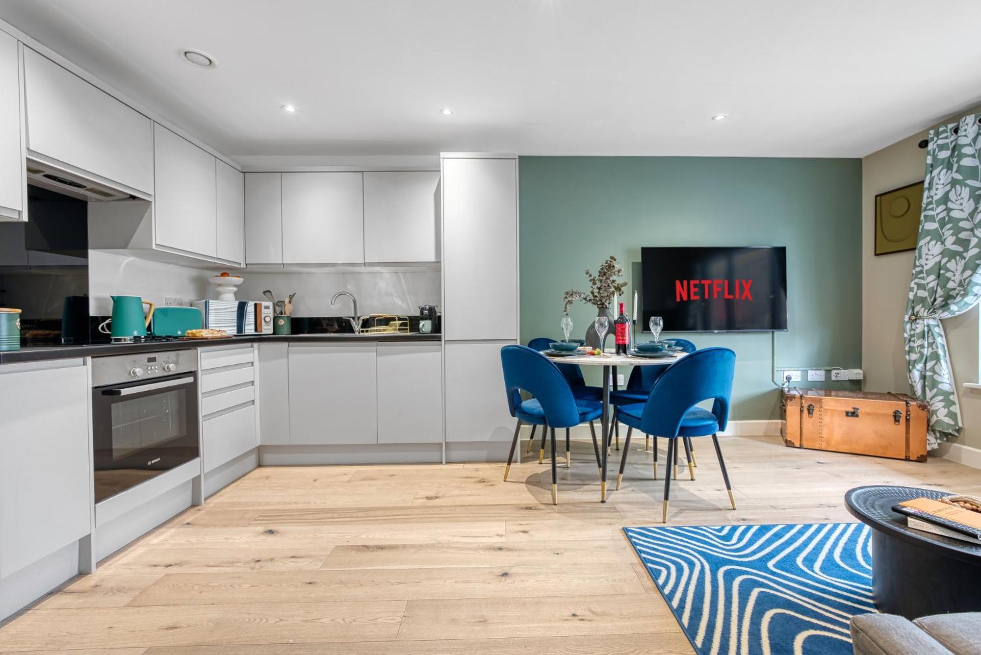 Ocean Village 1-Bedroom Luxurious, Stylish & Cosy Apartment, Central Location In Southampton, Sleeps 4 - Summer Special Offer! - By Blue Puffin Stays Bagian luar foto